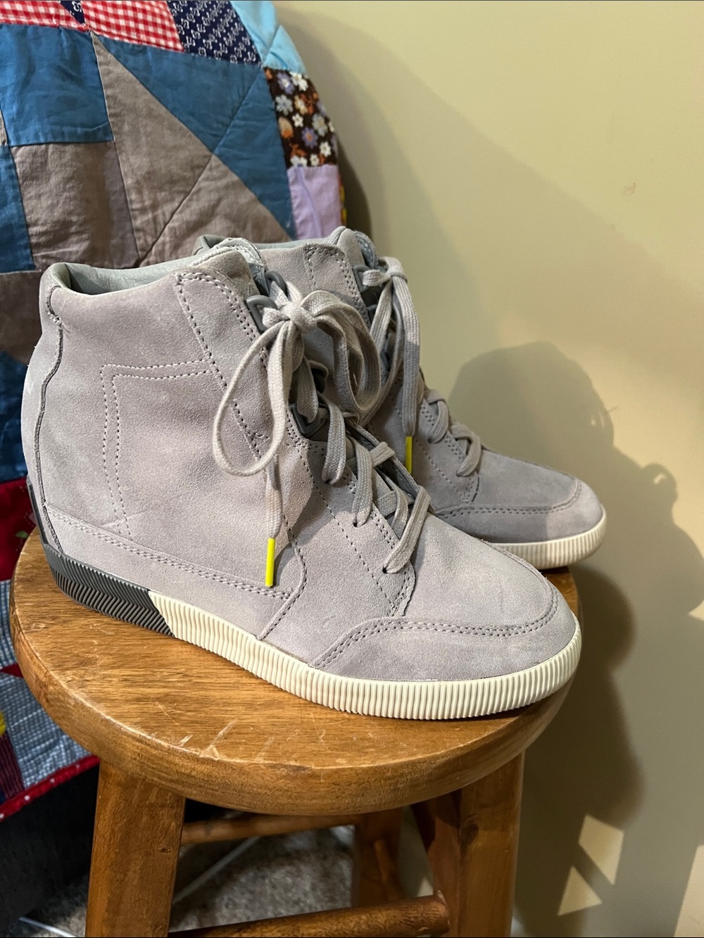 Sorel Out N About Wedge Light Gray Suede Lace Up Booties Dove